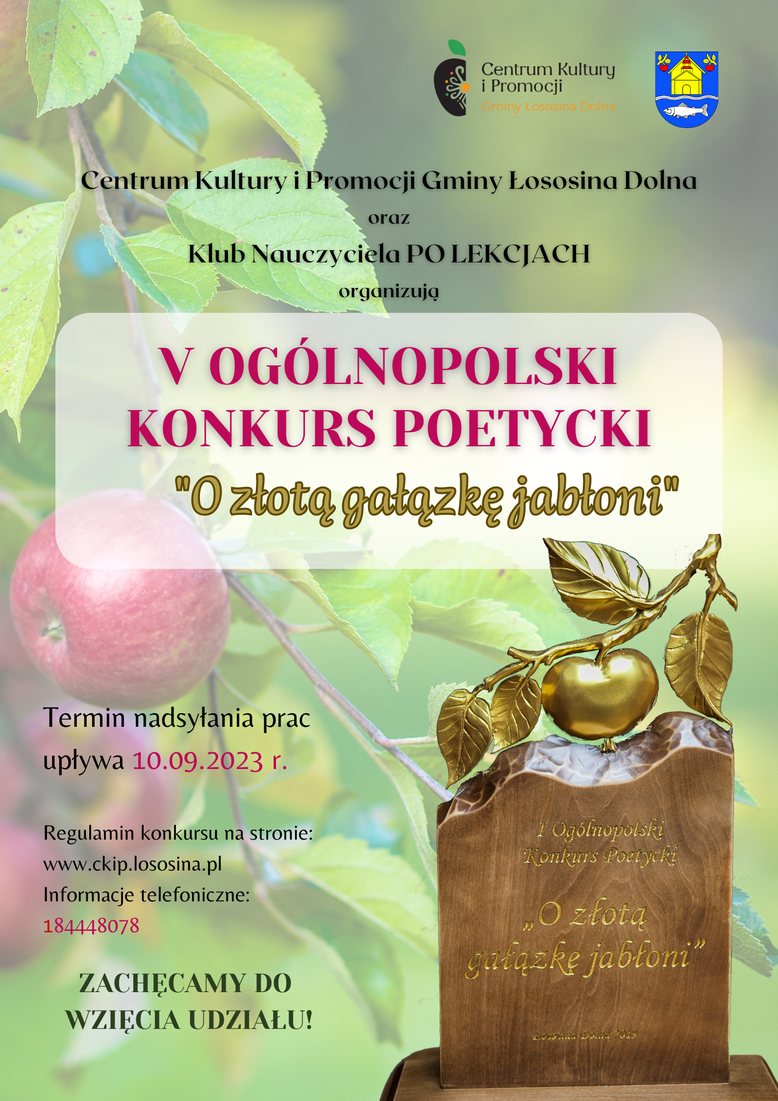 Plakat konkursu poetyckiego, w tle gałązka z czerwonymi jabłkami, na pierwszym planie statuetka ze złotym jabłkiem