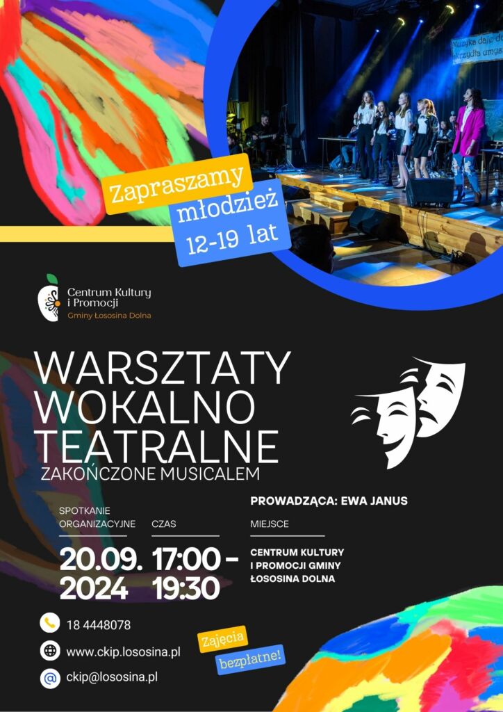 Plakat zachęcający do zapisów na warsztaty wokalno teatralne dla młodzieży. ciemne tło w tle kolorowe smugi i zdjęcie występującej grupy młodzieży na scenie